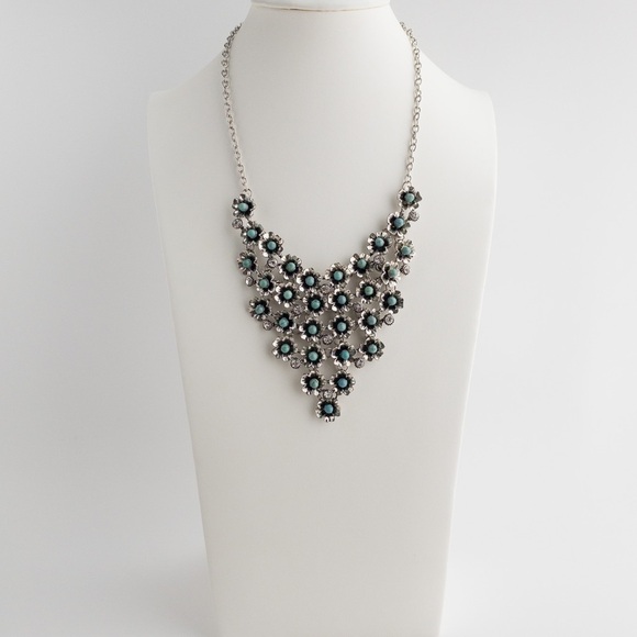 Green Dyed Howlite Stone Pendant Bib Necklace Floral Ornate Design Silver Tone - Picture 7 of 13